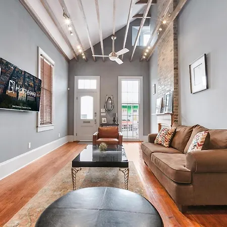 Cozy And Charming House Close To St Charles Ave